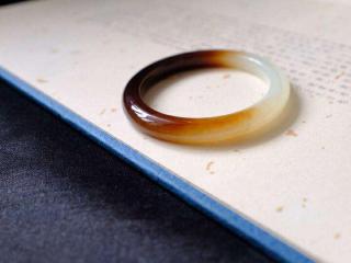 和田玉新疆且末红糖色糖白渐变贵妃镯