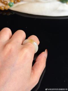 13号可戴!超漂亮的厚装圆条白玉带糖皮和田玉戒圈.⭐660!小精品!